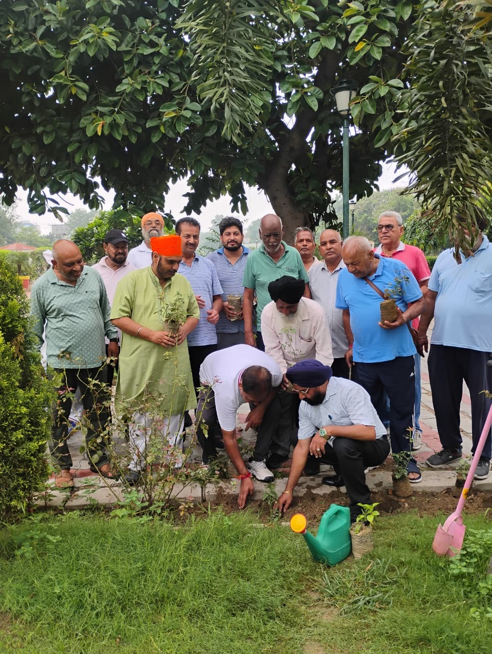 The first citizen of the royal city, Mayor Kundan Gogia celebrated his birthday by planting rose saplings.